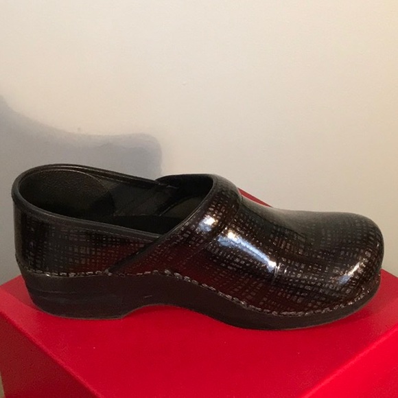 DANSKO Sz 39 black with silver glitter sheen. - Picture 4 of 10